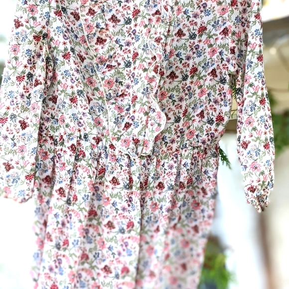 Small Prairie Floral Modest Knee Length Dress - Picture 3 of 8